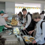 В Волчанске установлен размер платы за питание школьников