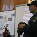 В школе Волчанска спасатели рассказали о гражданской обороне