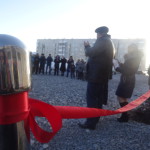 Жителей и дом разделяла всего лишь красная лента