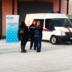 На фоне этого плаката то и дело собирались работники "ГАЗЭКСа" - фотографировались